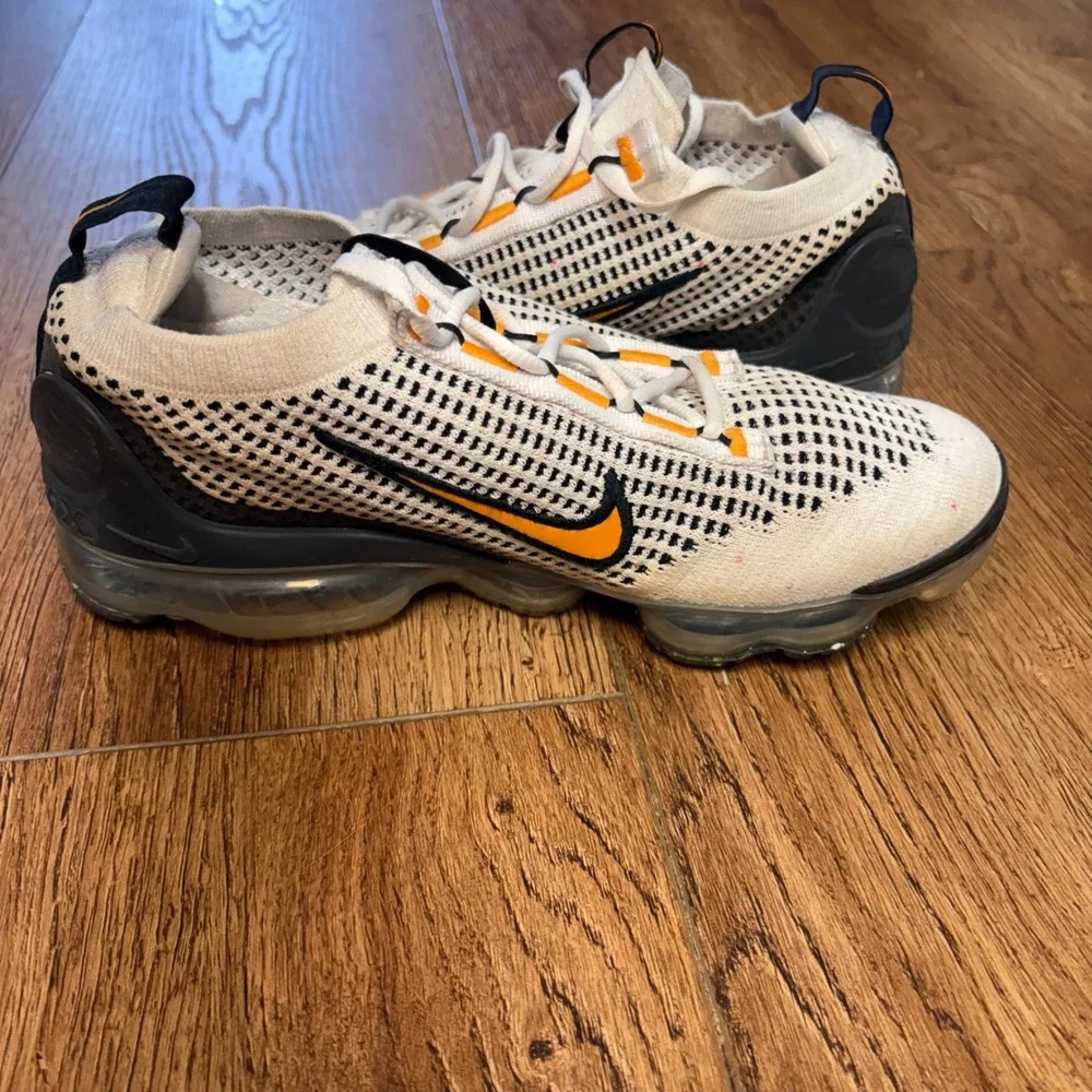 Nike Air‎ VaporMax 2021 Flyknit White Orange DB1550-104 Youth 6.5Y Womens 8